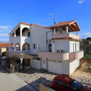 https://studio-slatine-16341a.splithotels.org
