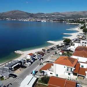 https://apartments-ana-trogir-21223-4.splithotels.org