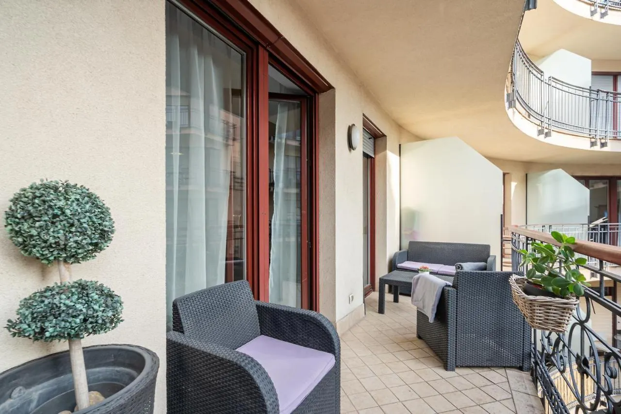 Urban Jungle Oasis King With Free Parking Apartment Budapest