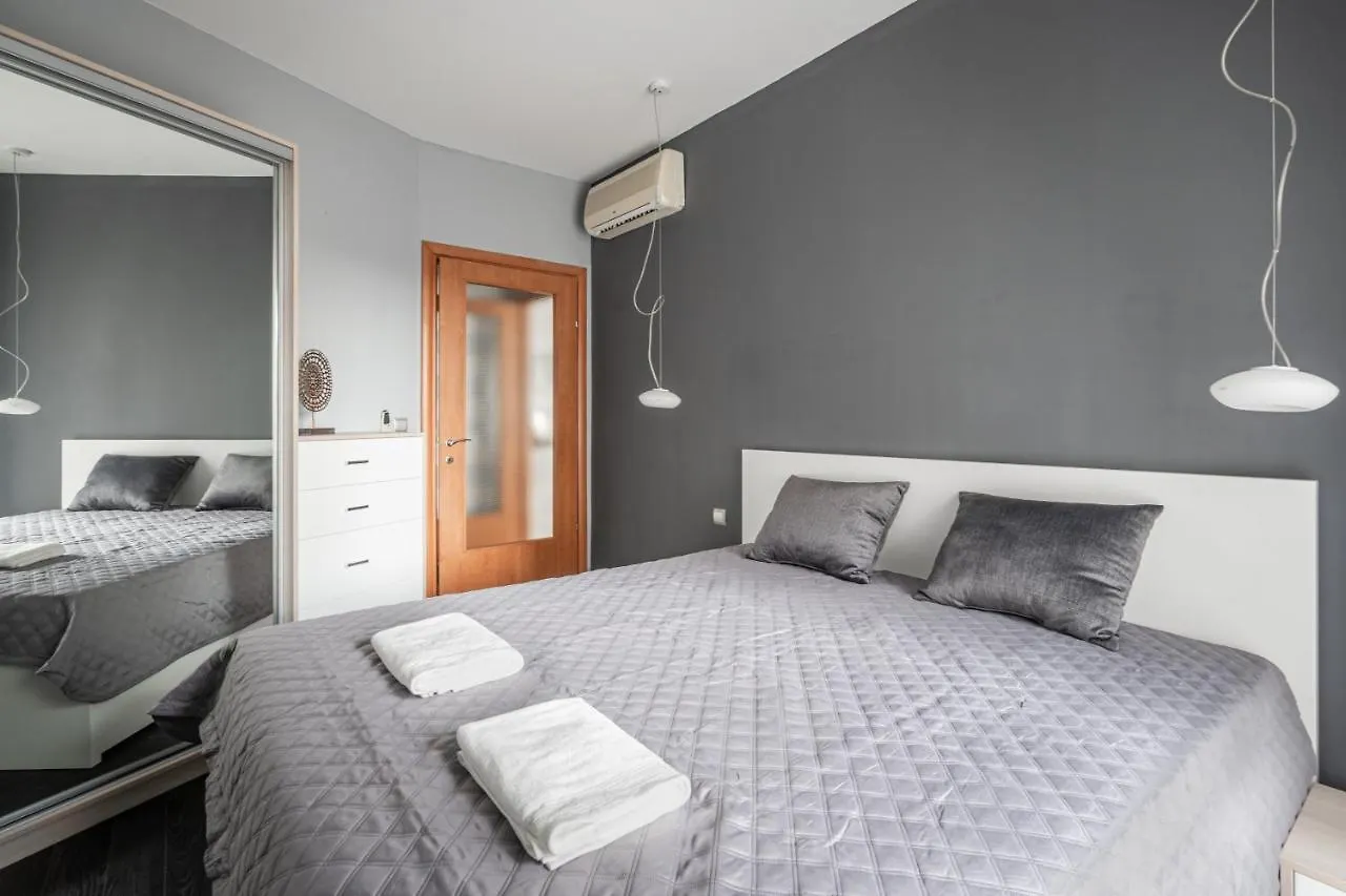 Urban Jungle Oasis King With Free Parking Apartment Budapest