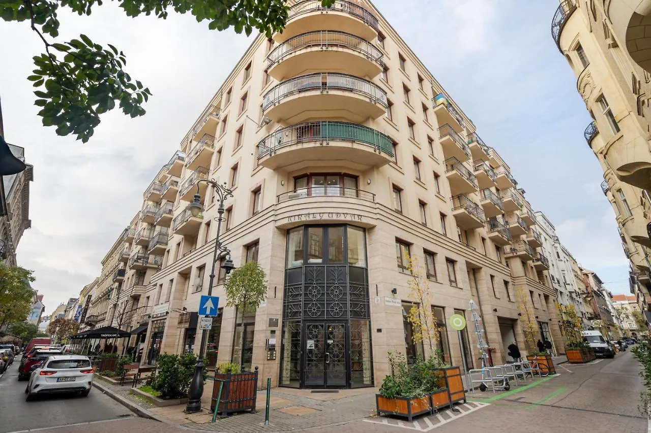 Urban Jungle Oasis King With Free Parking Apartment Budapest 0*,  Hungary