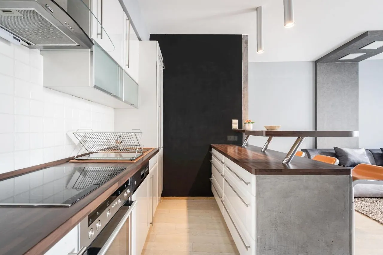 Urban Jungle Oasis King With Free Parking Apartment Budapest