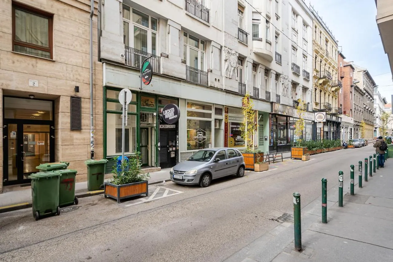 Urban Jungle Oasis King With Free Parking Apartment Budapest